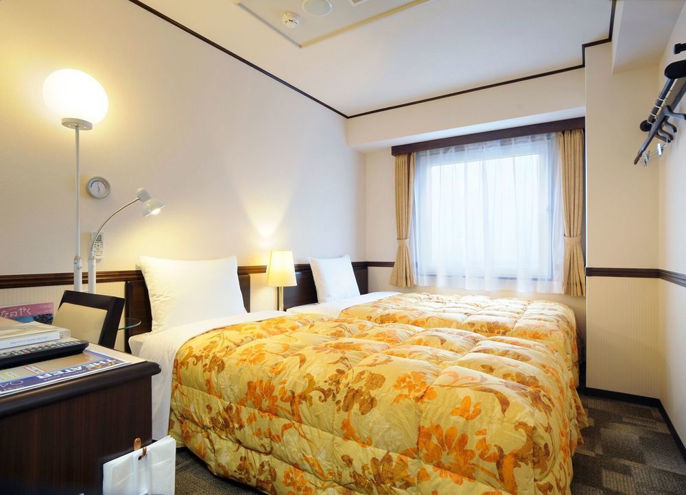Toyoko Inn Kashiwa Eki Nishi Guchi Exterior photo