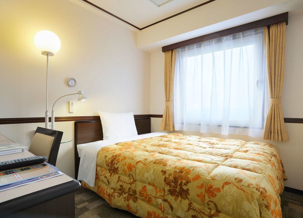 Toyoko Inn Kashiwa Eki Nishi Guchi Exterior photo