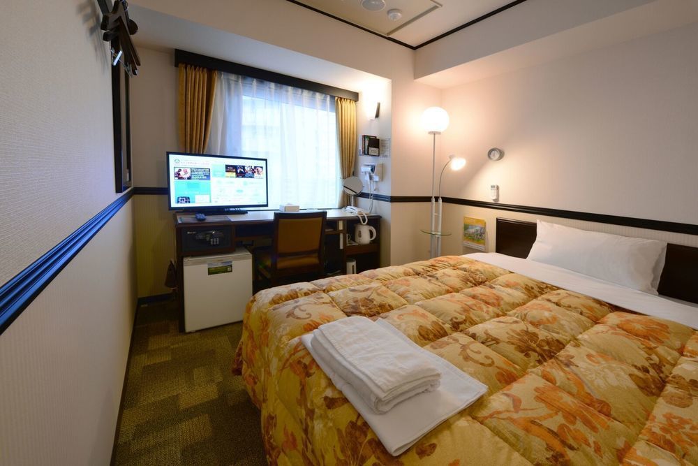 Toyoko Inn Kashiwa Eki Nishi Guchi Exterior photo